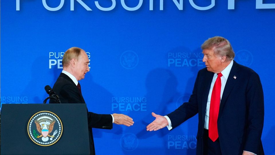 Bloomberg: Трамп разговаривал с Зеленским полчаса, а с Путиным - три