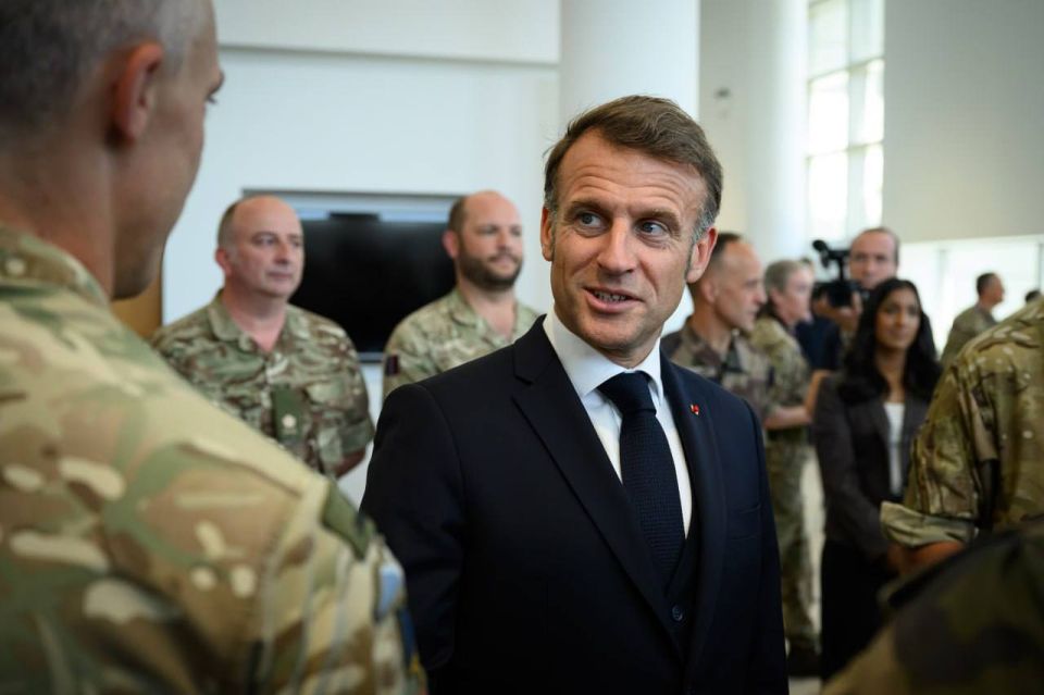 Президент Франции Эмманюэль Макрон заявил о необходимости участия европейских военных в будущих миротворческих миссиях на Украине и помощи с наземными операциями