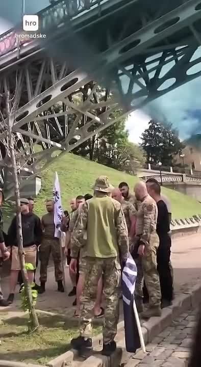 ��������� �������: ����� ��� (�������� � ������) ����� ��������, �� �� ����� �������, ������ �� ������ "�����������" � �� �������� "��������������" �������������� ����������� ����������, ������� ������ �� ����������� ����...