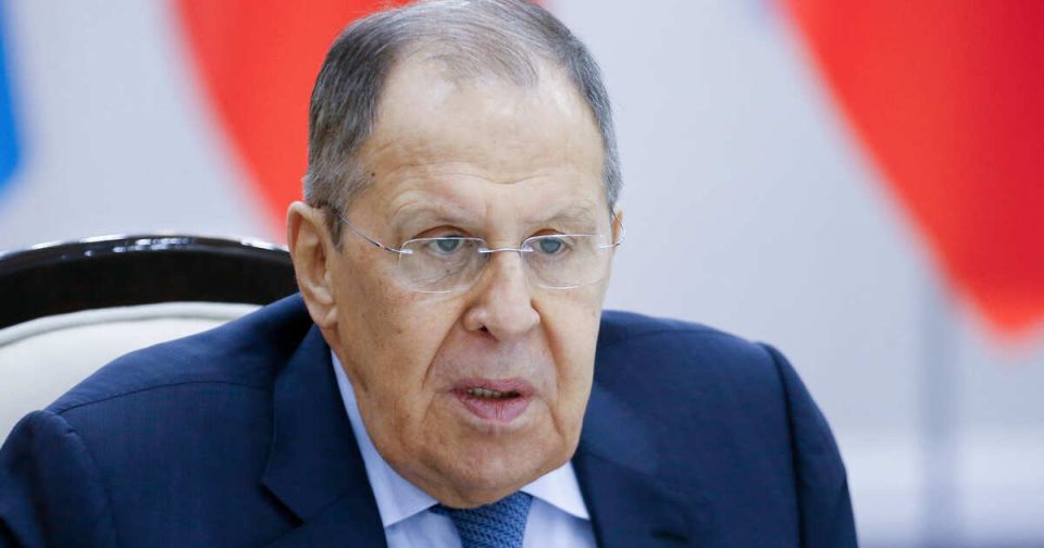 Лавров напомнил Зеленскому о статьях конституции Украины, защищающих русских