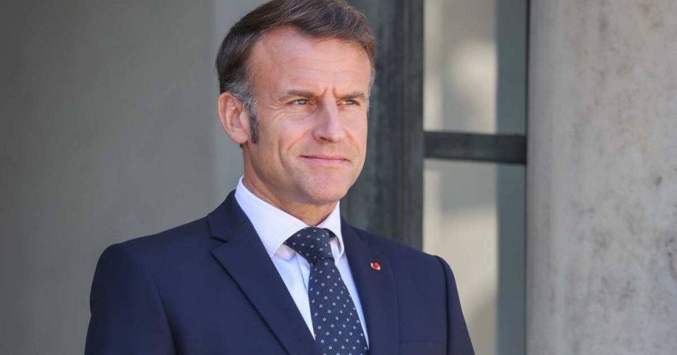 Макрон: ведутся поиски места для переговоров России и Украины