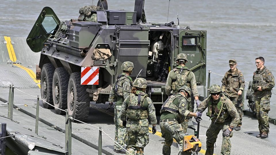 Нидерланды намерены отправить военных и оружие Украине через Польшу: сколько солдат и техники получит Киев