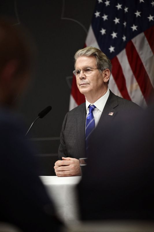 Американский министр финансов раскрыл детали звонка Дональда Трампа Владимиру Путину