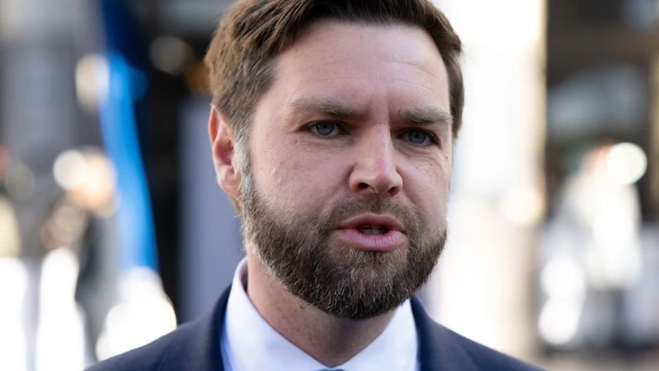 Вэнс: СМИ напрасно критикуют Трампа за действия по урегулированию на Украине