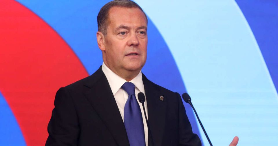 Медведев указал на необходимость отсутствия сил НАТО на Украине