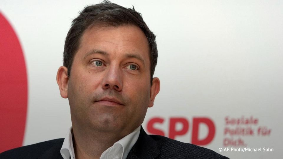 Время для принятия решения об отправке военных ФРГ на Украину еще не пришло, заявил вице-канцлер Ларс Клингбайль