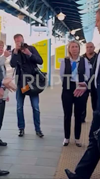 В Киев после «Дня незалежности» снова прибывают западные спонсоры: немецкий вице-канцлер Клингбайль и норвежский премьер Стере