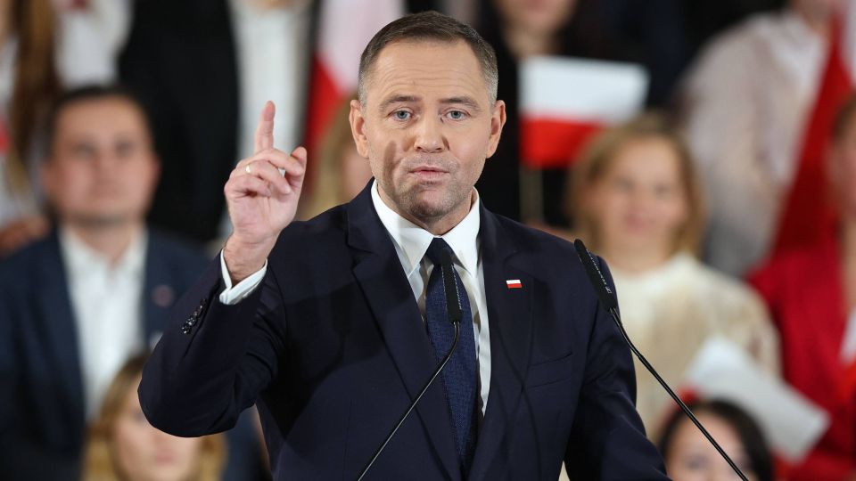 Навроцкий наложил вето на закон о льготах неработающим украинцам в Польше