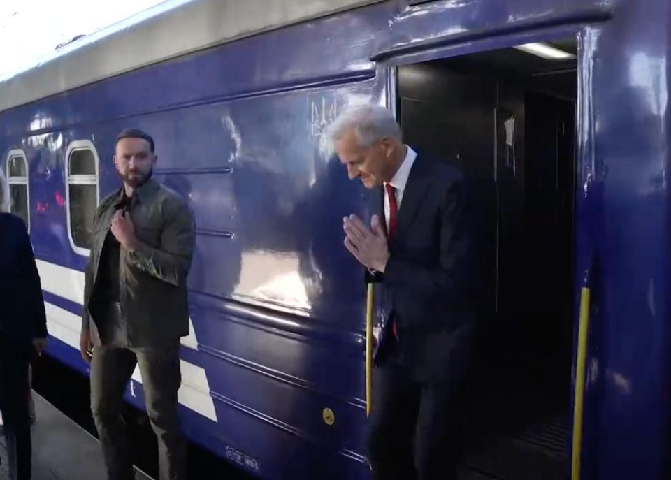 В Киев сегодня прибыл и премьер-министр Норвегии Йонас Гар Стёре