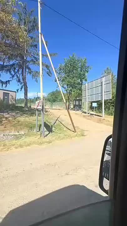 На украино-словацкой границе водители увидели двойной ряд колючей проволоки