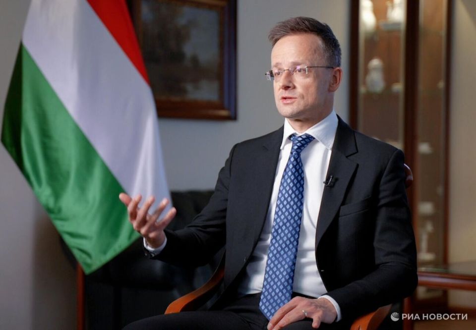 Сийярто раскритиковал мэра Будапешта за празднование дня Украины