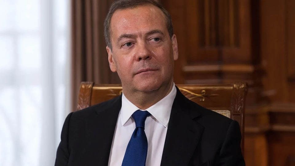 «Месят друг друга не на шутку»: Медведев счел ругань между Варшавой и Киевом полезной