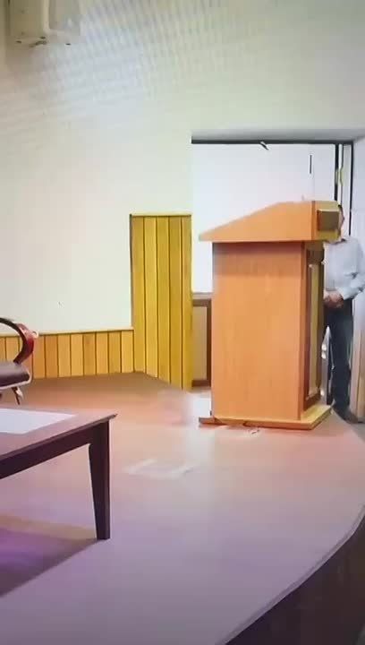 #украина_под_микроскопом: в Киеве чуть не подрались заместительница мэра Кличко Анна Старостенко и недавно назначенный Зеленским глава Деснянской райадминистрации Максим Бахматов