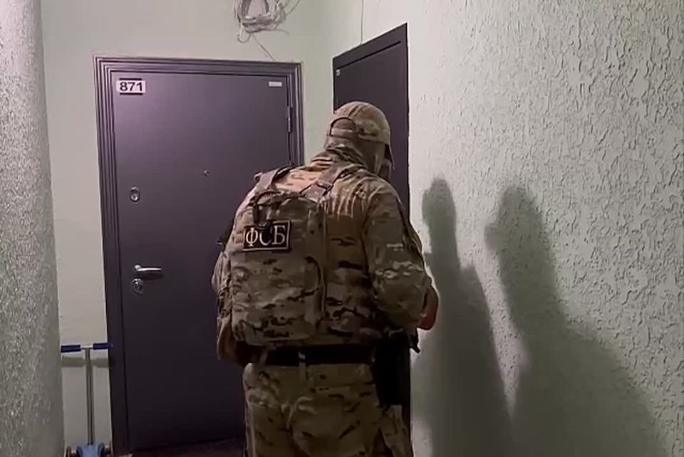 ФСБ задержала мужчину, готовившего атаку на военный аэродром в Энгельсе