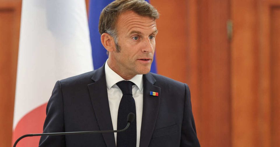 Заявления Макрона о России назвали выходящими за рамки приличия