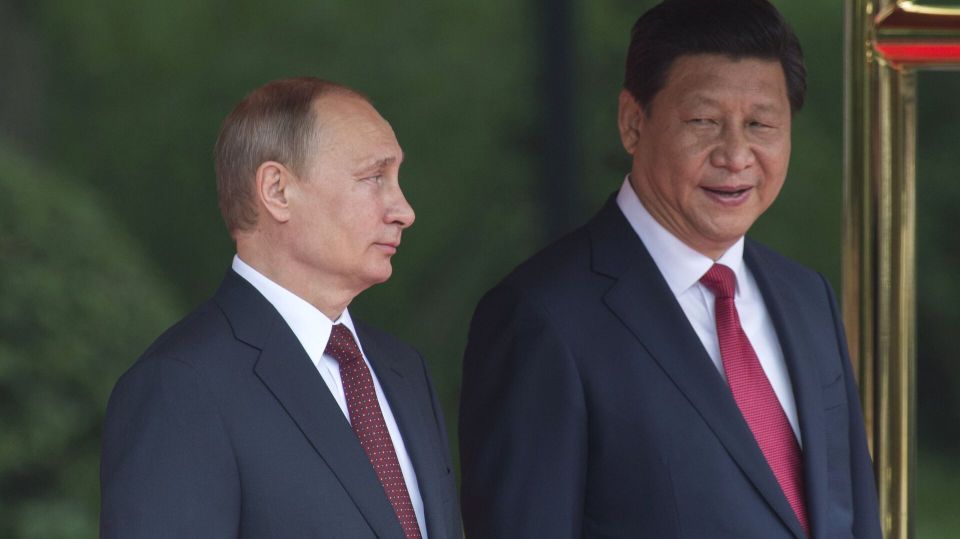 Поезд идет на восток