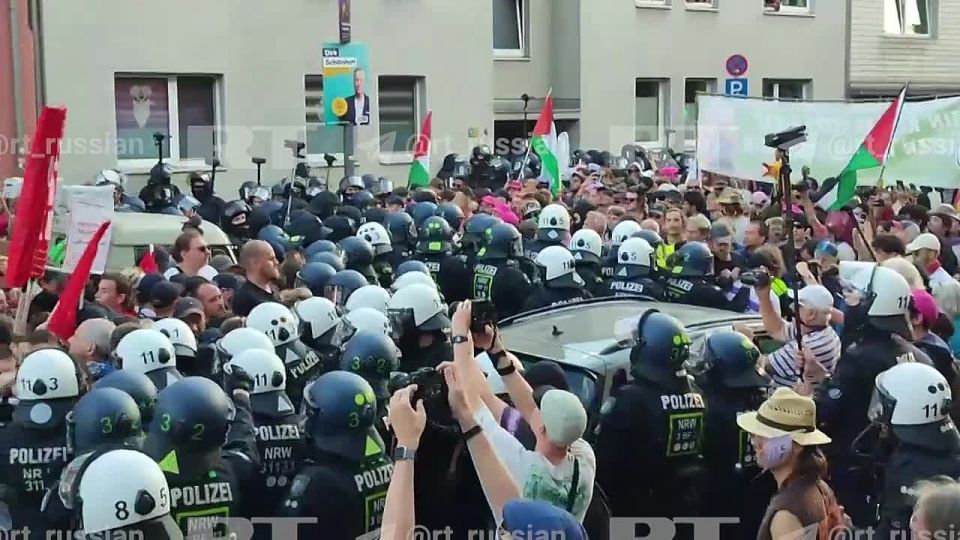 В Германии полиция жёстко разогнала антивоенный марш