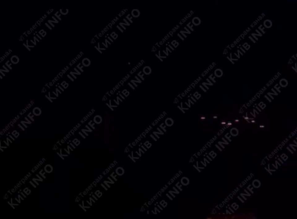 ВС РФ наносят массированный удар по целям на территории Украины, согласно данным украинских мониторинговых каналов