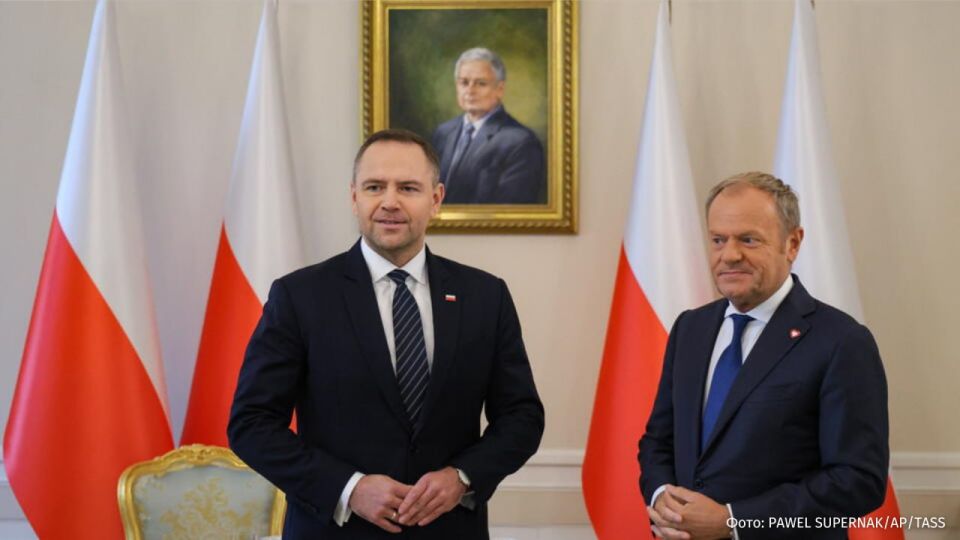 Перепалка между президентом Польши Анджеем Навроцким и премьер-министром Дональдом Туском из-за направления внешней политики может повлиять на позицию Варшавы по Украине, сообщает Financial Times