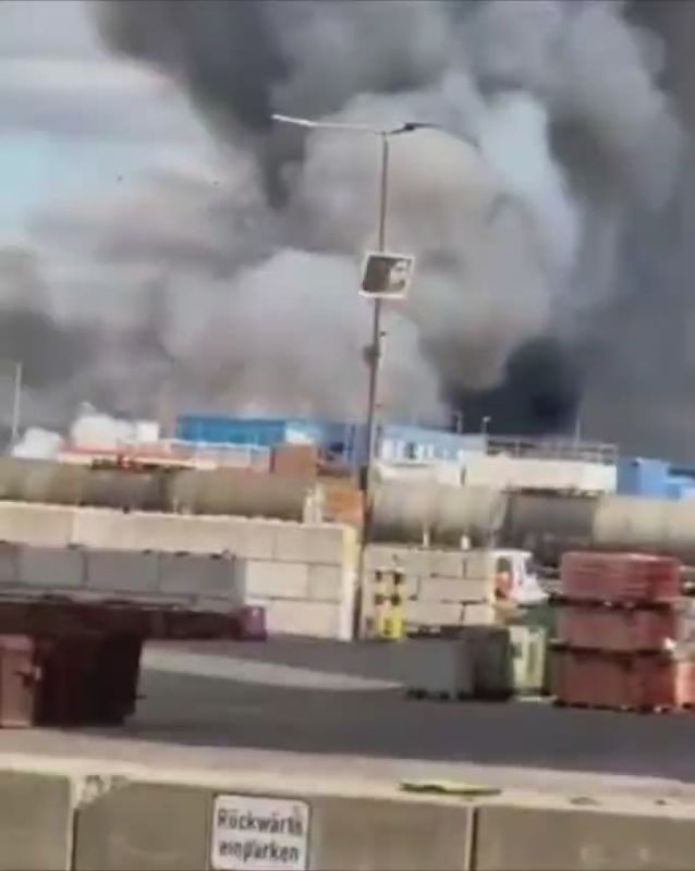 Вы будете смеяться, но пожар с детонацией боеприпасов в Гамбурге произошёл