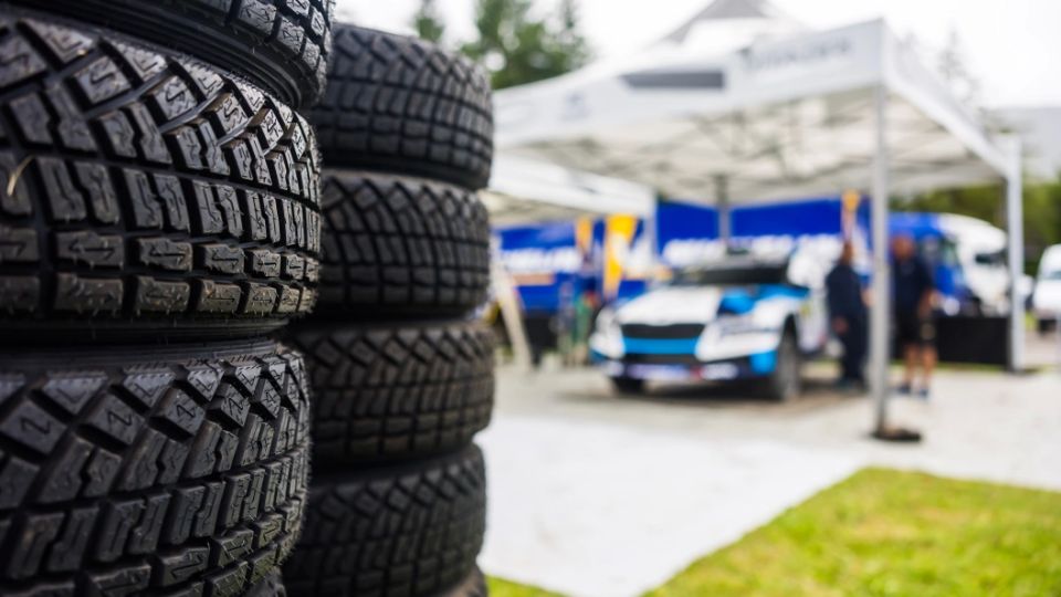 "Мишлен" закрывает заводы во Франции, а Макрону грозит судьба Шольца. Печальные итоги прокси-войны с Россией