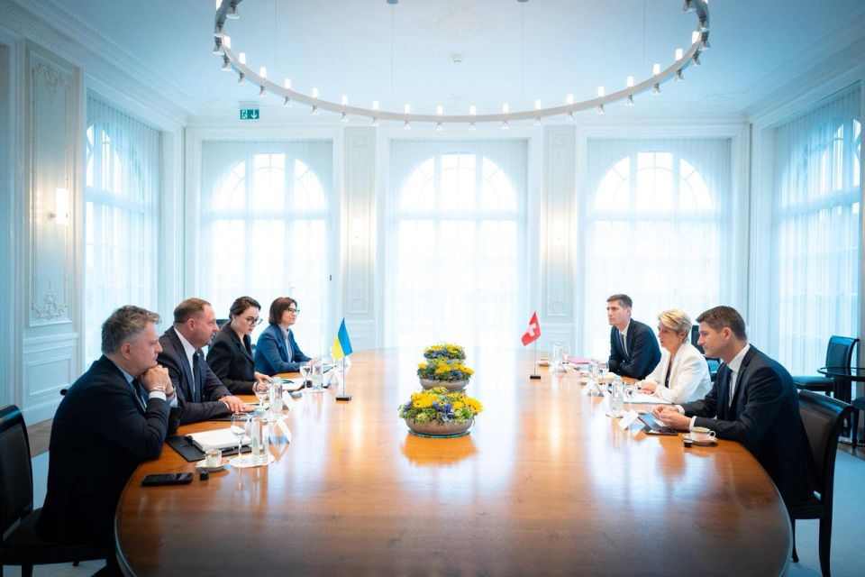 Киевские бонзы снова призвали к санкциям против России