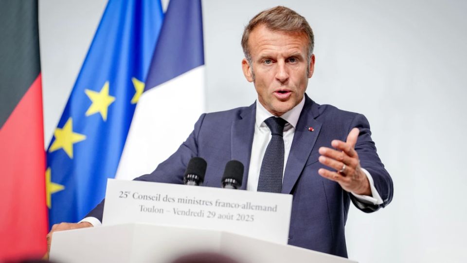 Украина выбила стул из-под Макрона. Такого низкого рейтинга Елисейский дворец ещё не знал