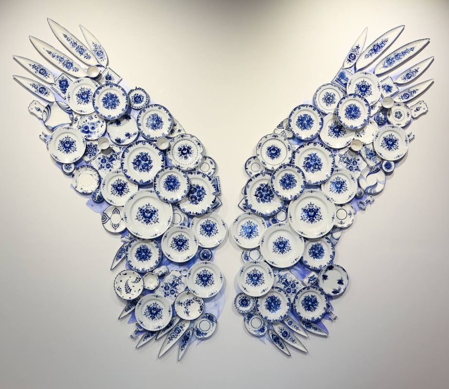 КУЛЬТУРА. Гжель Народное ремесло, происхождение которого связано с одноимённой деревней в окрестностях Москвы