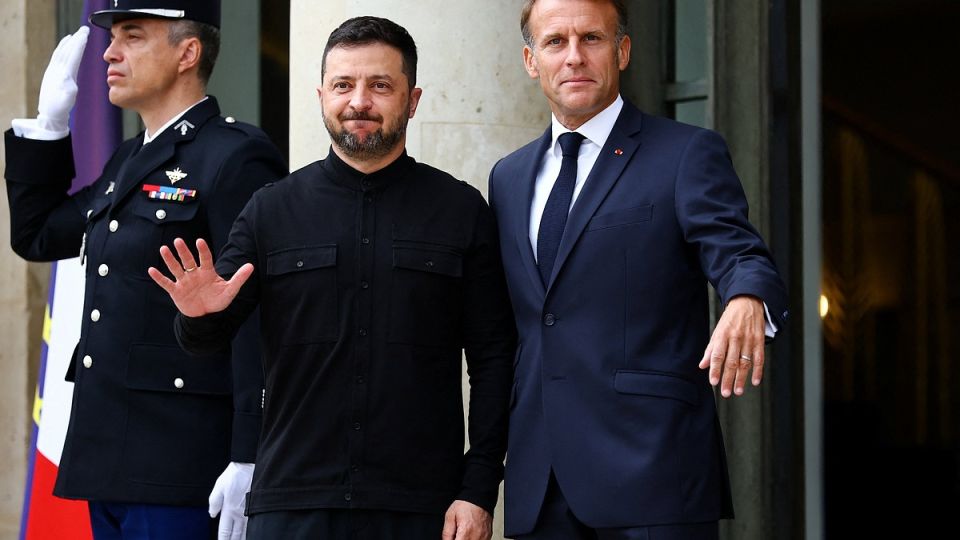 Зеленский прибыл на встречу коалиции желающих в Париже