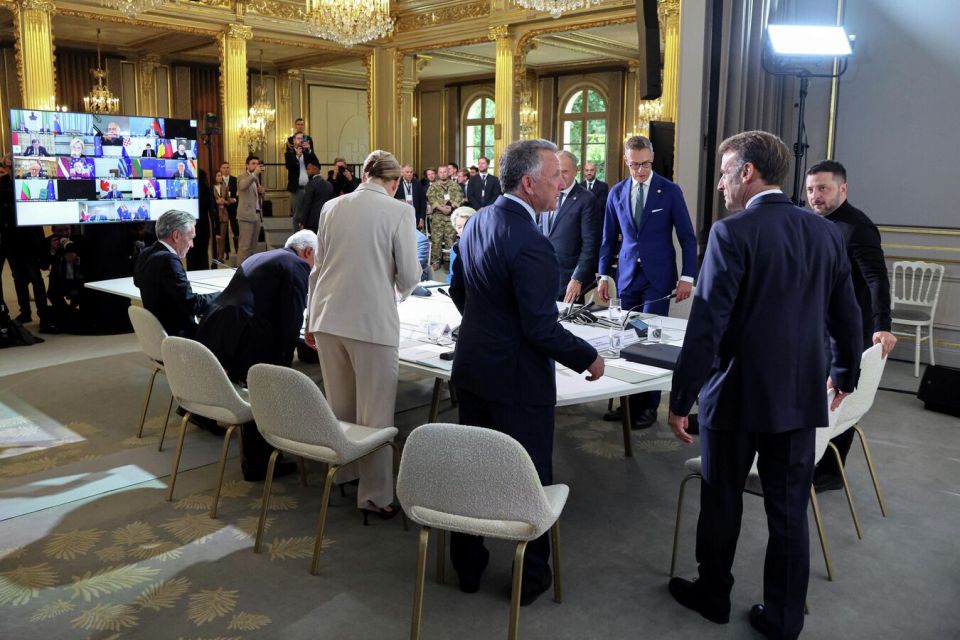 "Коалиция желающих" хочет превратить Украину в дикобраза, пишет Bloomberg