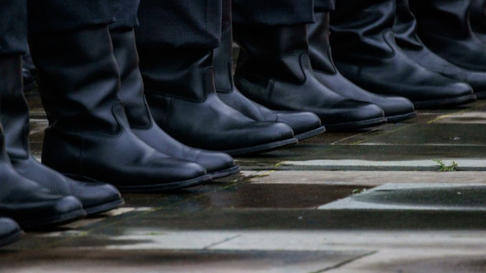 Болгария отказалась отправлять своих военных на Украину