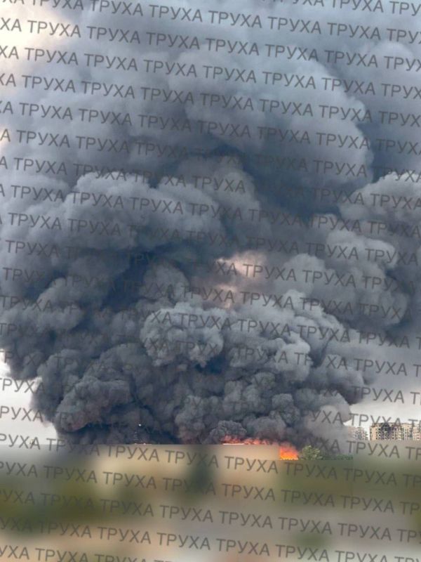 Роман Алехин: Пишут, что удар по зданию кабмина Украины был инсцениолван властями Украины же для обвинения России в срыве переговорного процесса