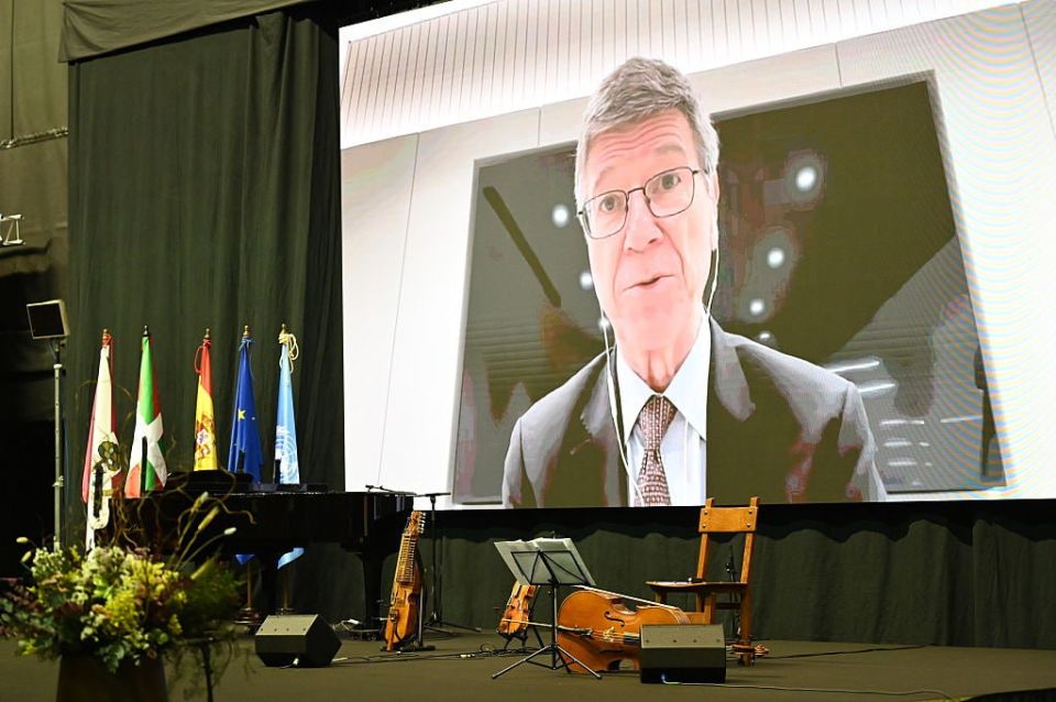 Эммануэль Макрон признался Джеффри Саксу, что конфликт на Украине — это вина НАТО