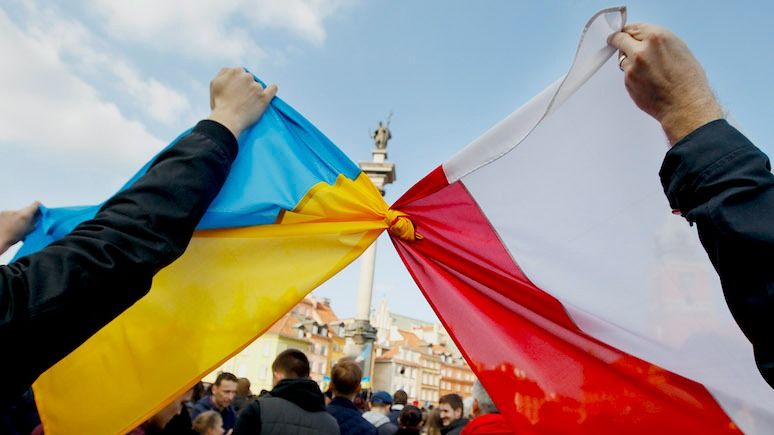 Русофобы в Польше и на Украине должны врать складно