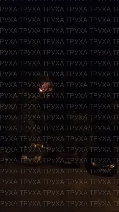 В районе Васильковского аэродрома под Киевом произошел мощный взрыв, сопровождавшийся интенсивной вторичной детонацией