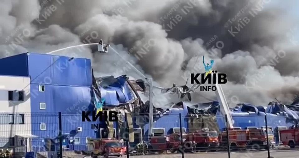 И снова одно и тоже. Как только по логистическим центрам ВСУ прилетает — в украинских пабликах включается заезженная пластинка: «Это гражданская инфраструктура! Это атака на мирных!» Можно было бы ещё поверить в эти сказки...