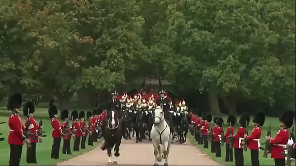 Дональд Трамп прибыл в Виндзорский замок в королевских каретах