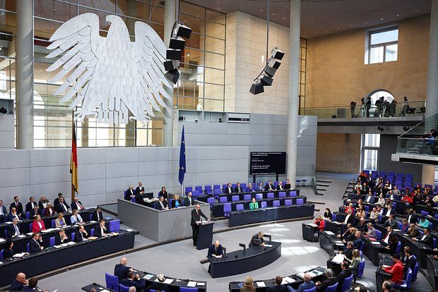 Bloomberg: ФРГ поддержала передачу Украине доходов от замороженных активов РФ