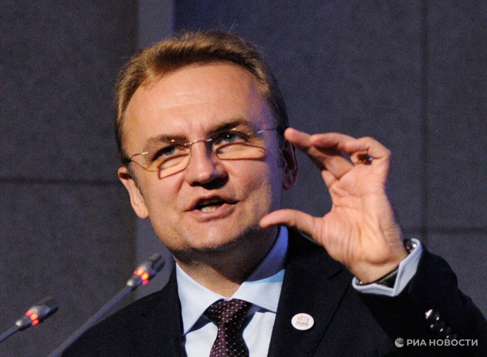 Мэр Львова заявил, что нашел в своем кабинете прослушивающее устройство