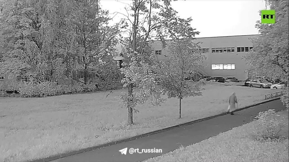 Детали неудавшегося покушения: троих завербованных Украиной диверсантов задержали в Петербурге за попытку подрыва главы оборонного предприятия — это две девушки и мужчина, переодетый в бабушку