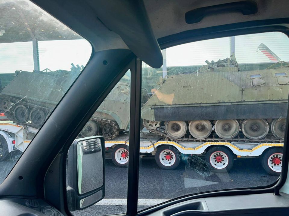 На дорогах Италии замечена транспортировка бронетранспортёров VCC-1 Camillino, давно снятых с вооружения итальянской армии