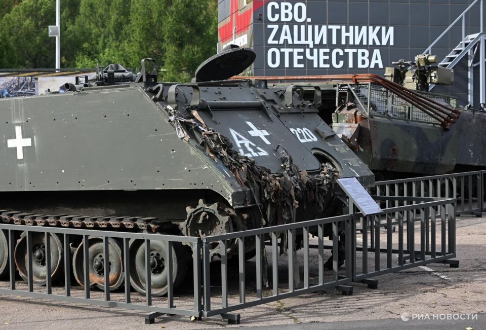 Выставка "СВО. Zащитники Отечества"