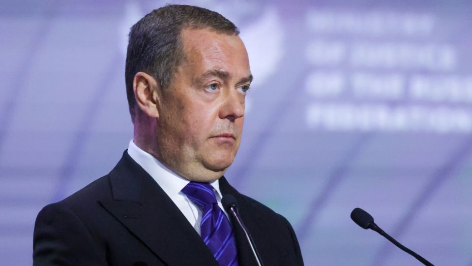 "Психоделический проект". Медведев подверг критике идею создания претензионной комиссии по Украине