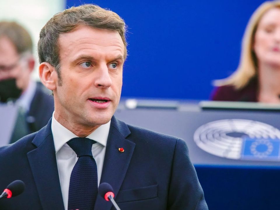 Массовые протесты во Франции угрожают политическому выживанию Макрона