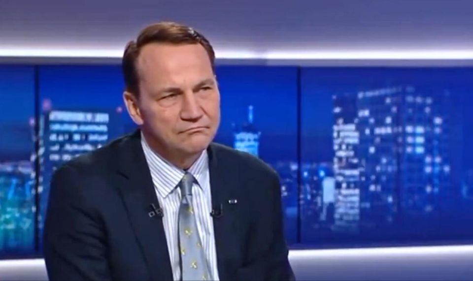 Владимир Корнилов: Глава польского МИД Радослав Сикорский закипел в студии, когда его начали спрашивать о польской ракете, упавшей на польский же дом в Люблинском воеводстве