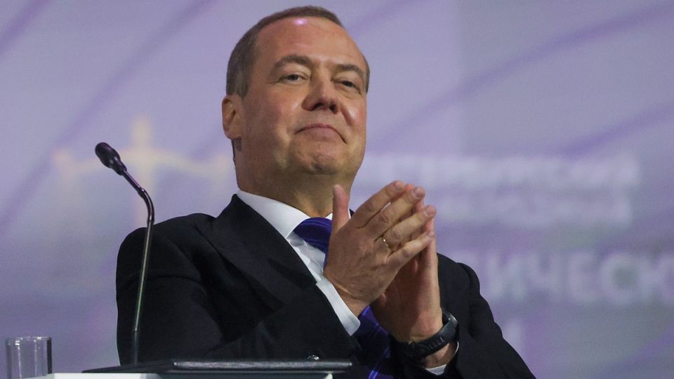 "Результат налицо": Медведев усомнился в здравом смысле ЕС после начала создания комиссии для Украины