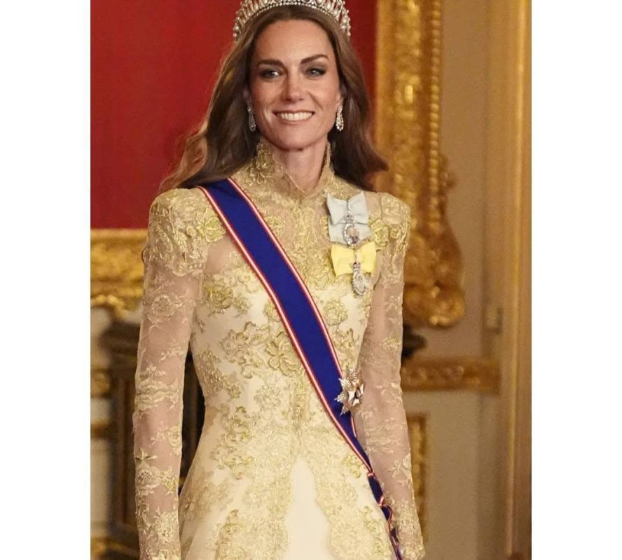 Бандеровцы ноют, что Кейт Миддлтон на самом деле приколола жёлто-синие «бантики» совсем не для того, чтобы ткнуть Трампу Украиной в глаза лишний раз