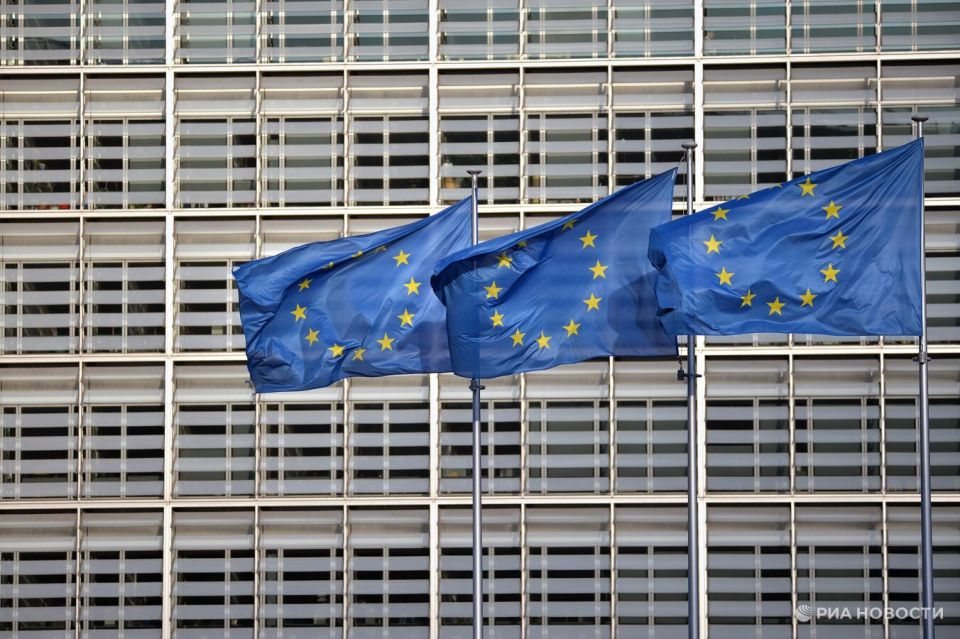 Еврокоммисар назвал условие возврата Киевом репарационных кредитов