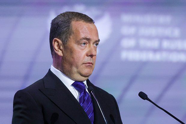 Медведев пообещал жесткий ответ на попытку взыскать с РФ компенсации по Украине