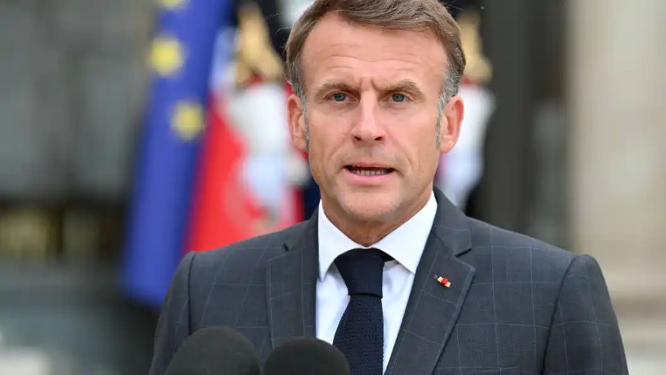 Удар откуда не ждали: Макрона сдал обладатель ордена Почётного легиона